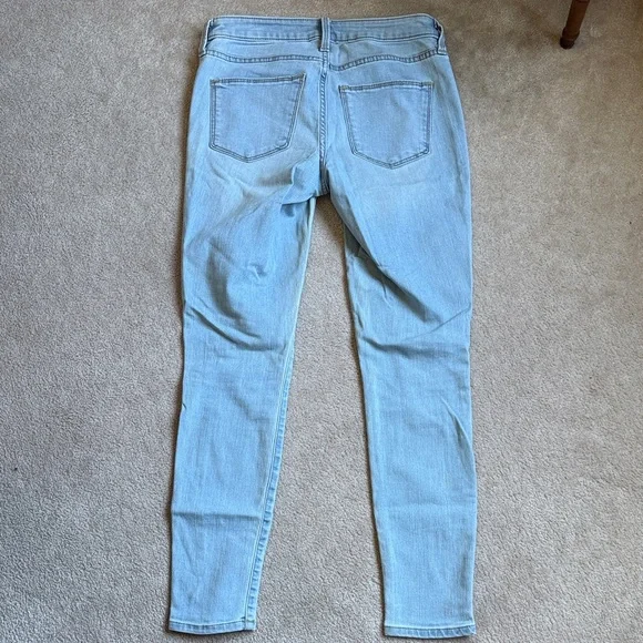 Universal Light Wash Skinny Jeans - Picture 4 of 5